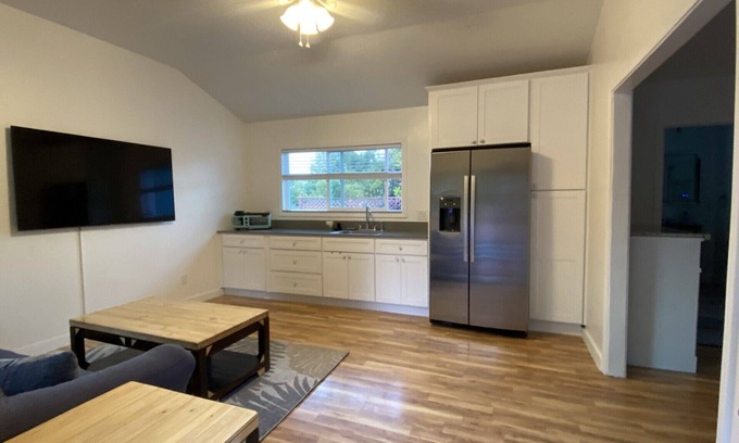 Vista Cottage | Private and Peaceful Guest Home for 1 or 2 Guests