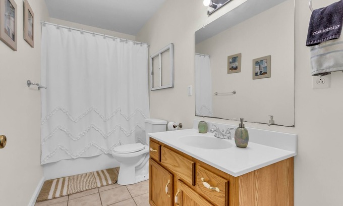Columbia House | Private and Spacious House with Large Porch and Driveway!