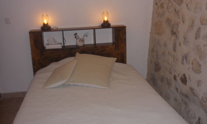 Puget-Ville Apartment | private apartment in a house in a peaceful Provençal hamlet, ideal for hikers