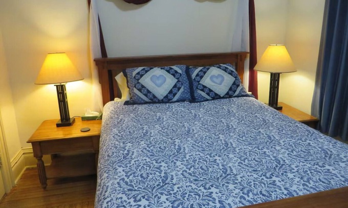 West Central Apartment | Private Apartment in the Core of Downtown, sleeps 2 (Harrison)