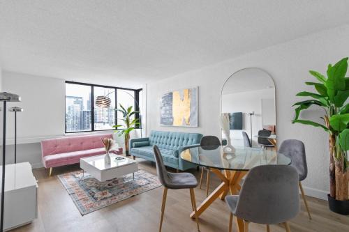 Milton Park Apartment | Private Apartment with Breathtaking Downtown View and Free Parking
