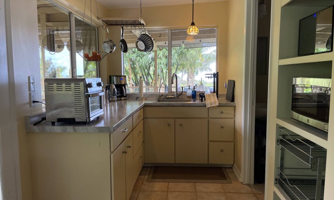 Kapaau Cottage | Private Banana Tree Cottage with Ocean Views