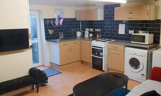 Huddersfield Apartment | Private Basement Studio Flat with Modern Features