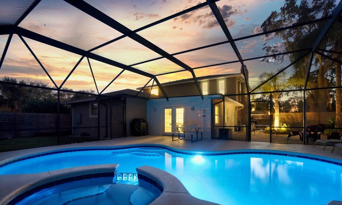 Jacksonville Beach Villa | Private Beach Villa w/ Huge Screened Heated Pool