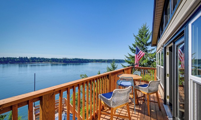 Olympia House | Private Beach at Waterfront Harstine Island Escape