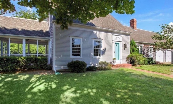North Chatham House | Private Beach, Beautiful Neighborhood, Well-Behaved Pet Friendly