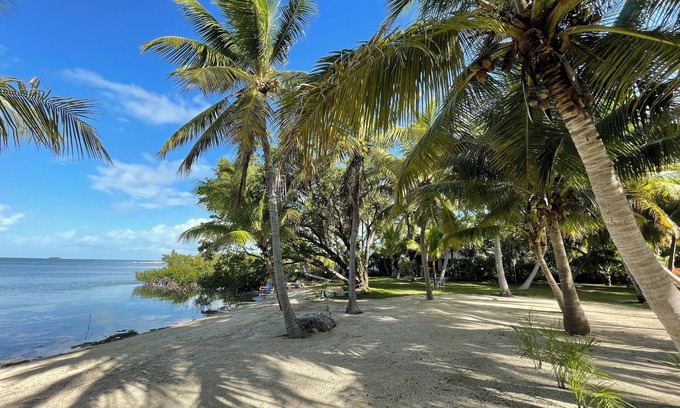 Monroe County House | Private Beach Free Kayaks, Paddle Board, Row Boat Jacuzzi