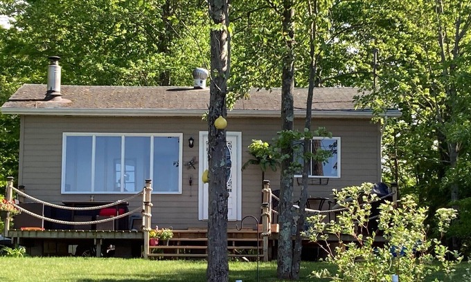Rideau Lakes Cottage | Private Beach Front Cottage