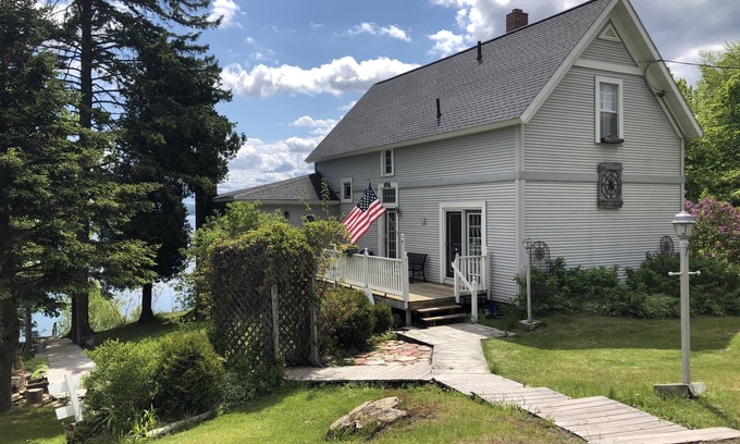 Michigan House | Private Beach House on Lake Superior 🏖
