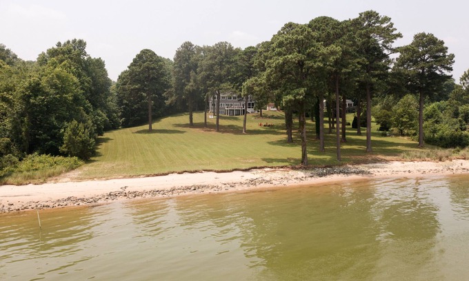 Saluda House | Private Beach, Outdoor Living. Kayaks, BBQ, ping pong, more