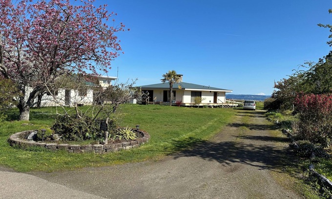 Kingston House | Private Beach, Pool, and Amazing Puget Sound and Cascade Mountain Views