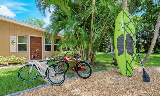 South Beach House | PRIVATE BEACH STEPS FROM OCEAN PARADISE,ORCHID ISLAND PETS ALLOWED DISCOUNT