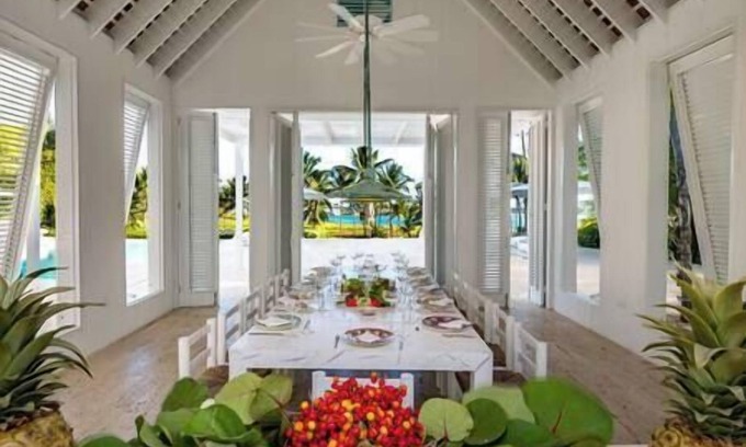 Las Palmas Villa | Private Beach Villa walking distance to the Marina