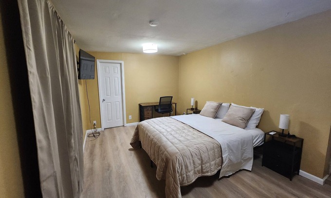 East Colfax House | Private bedroom and bathroom in Denver. Private entrance and wifi