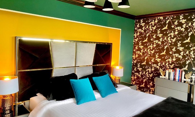 East End House | Private Bedroom & Bathroom with Amazing View in Quirky Townhouse