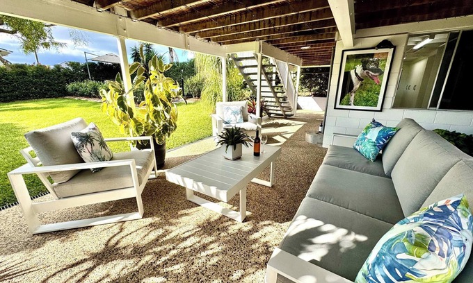 Hendra House | Private Bedroom in Large House With Pool & Parking