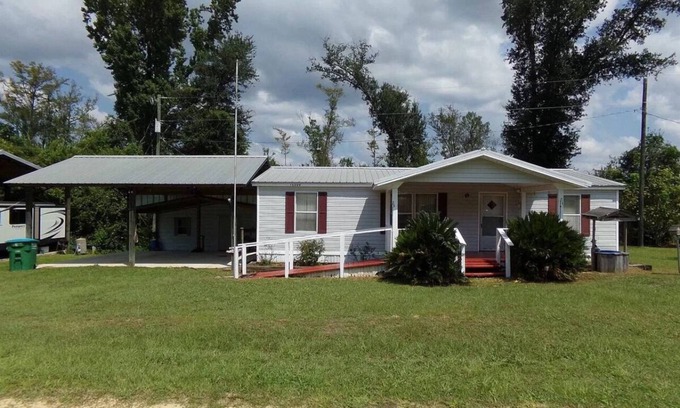 Clarksville Cottage | Private Boat Ramp Cottage on Chipola River, Commute to Panama City & Port St Joe
