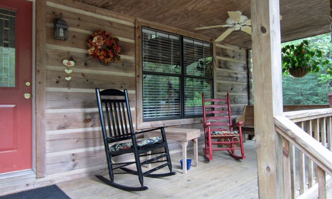 Spencer Cabin | Private cabin in the woods with a Hot Tub! 5min to Park