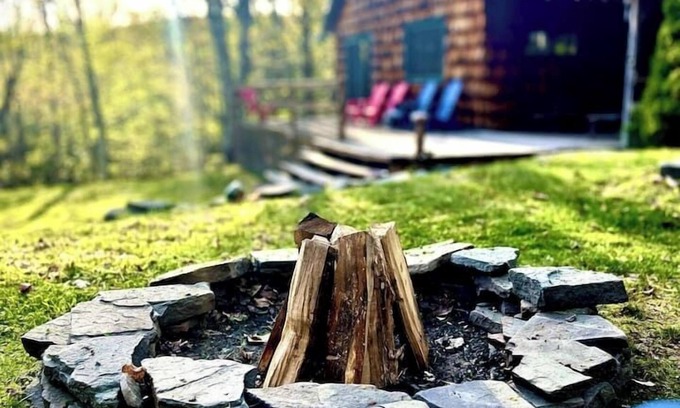 Fleischmanns Cabin | Private Cabin Retreat on 10 Acres! Firepit, custom kitchen, endless green beauty