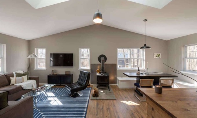 Roscoe House | Private Cabin with Guesthouse, Hot Tub, Fire Pits