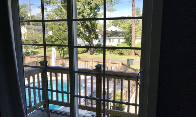 Avondale House | Private Carriage House in Charming Historic Avondale. Walkable & Quiet.