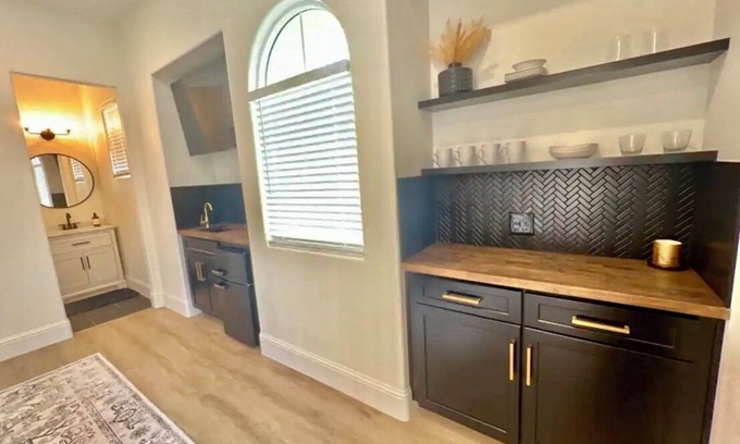 Clovis House | Private casita close to the freeway, shaver lake, and Yosemite.
