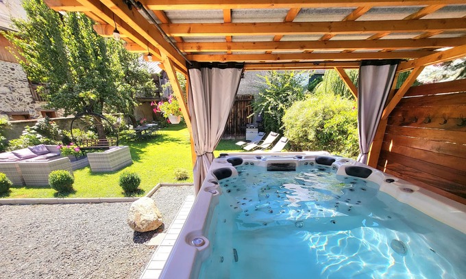 Le Bourg-d'Oisans House | Private Chalet ★ Jacuzzi ★ Billiards ★ Sauna ★ BBQ ★ PingPong ★ Massage
