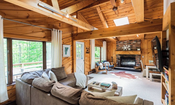 West Dover Ski Chalet | Private Chalet: walk to hiking/biking trails and golf course