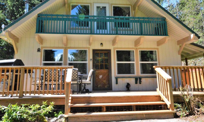Rhododendron Ski Chalet | Private chalet with hot tub, WIFI, BBQ, outdoor fire pit. Minutes from hwy.