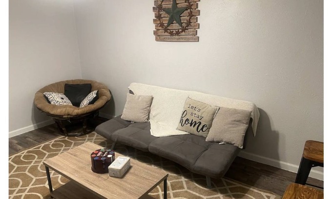 Vickery Meadow Apartment | Private & Convenient short term rental in Dallas ✭