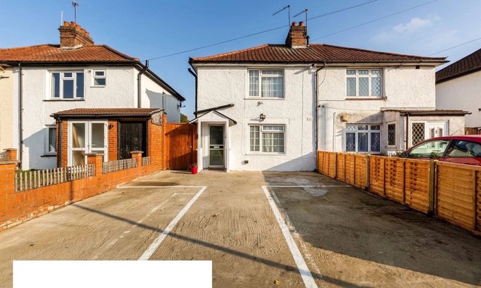 St. Helier Apartment | Private Cosy 2bedroom flat in London|free parking on premise
