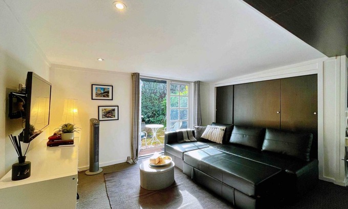 Box Hill North Bed & Breakfast | private cottage