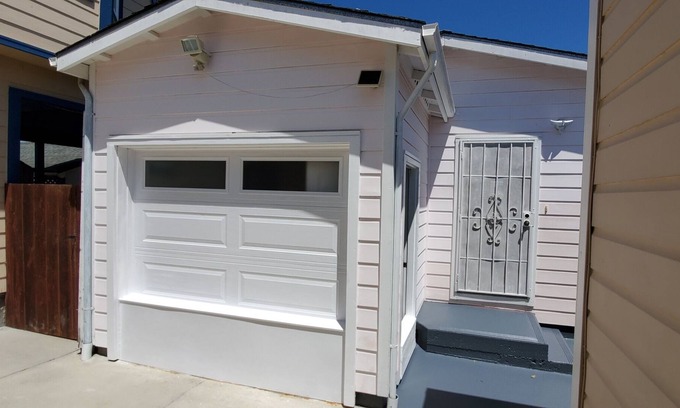 San Bruno Cottage | Private Cottage in Sunny San Bruno