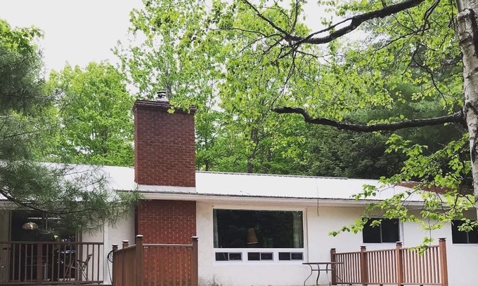 Frontenac Cottage | Private Cottage on a Quiet Lake