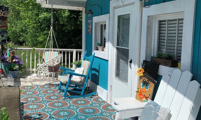 Bakersville Cottage | Private Cottage On Campbell Farm Animal Sanctuary