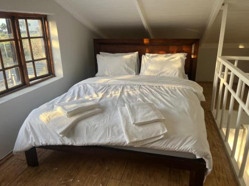 Capri House | Private cottage with Mountain view, 10 min to Beach