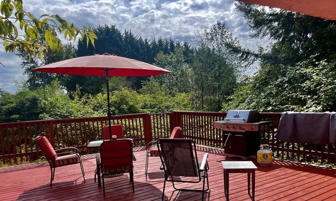 Willoughby House | Private Country Chic Spacious with ample Parking
