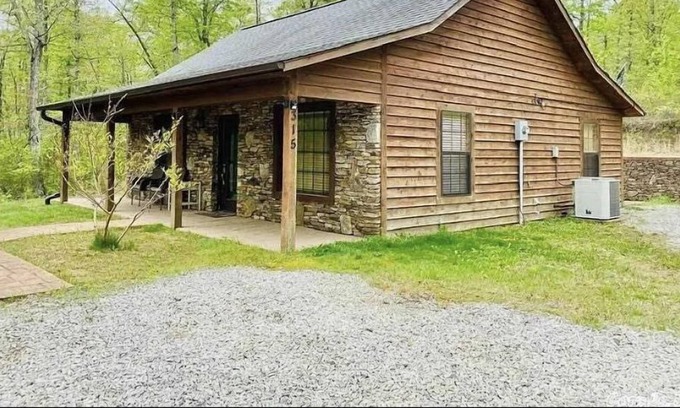 Pleasant Grove Cabin | Private Cozy Getaway In The Ozarks