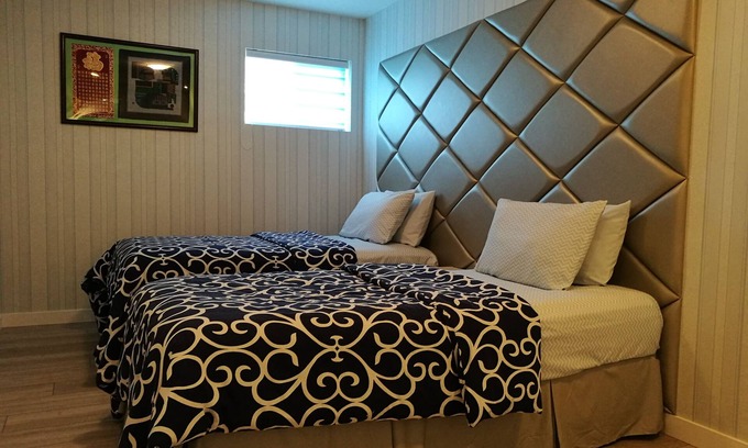 Oakridge House | PRIVATE COZY TWO BEDROOM SUITE