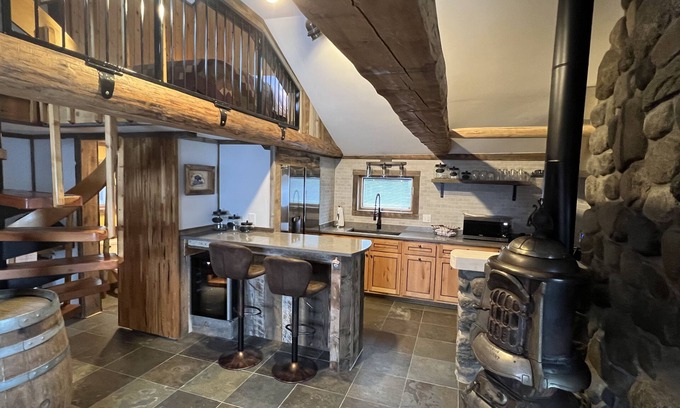 Gardiner Cabin | Private Custom Cabin on Yellowstone River with Breathtaking Views