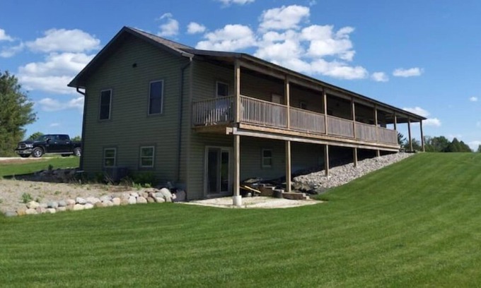 Sheboygan House | Private Custom Country Home 2 miles N of Kohler /5 miles West of Sheboygan.