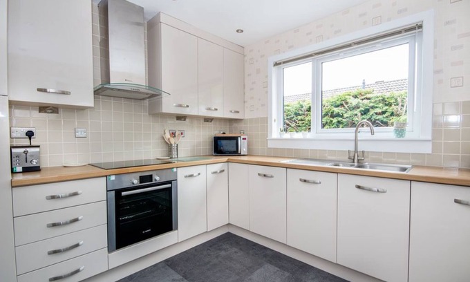 Balloch House | Private detached holiday home in Culloden, just 5 miles from the city centre.
