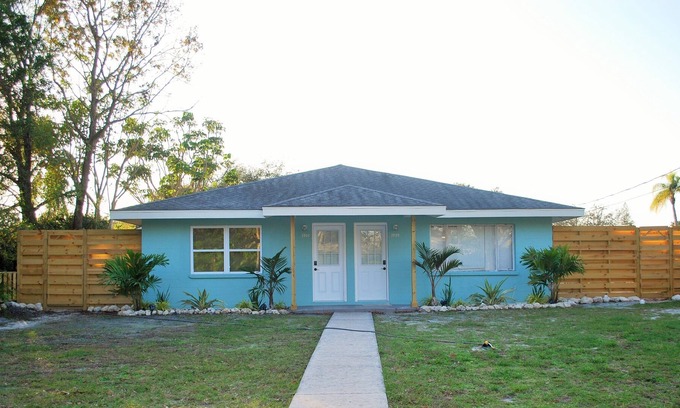 River District House | private duplex- across from canal & 5min to boat ramp