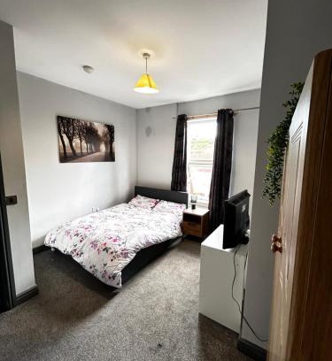 Rotherham House | Private ensuite room close to Rotherham city centre 5