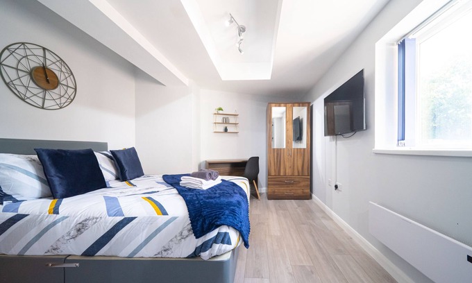 St Helens House | Private Ensuite Room Shared Kitchen St Helen D3