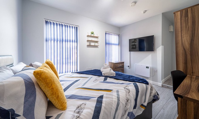 St Helens House | Private Ensuite Room Shared Kitchen St Helen C1