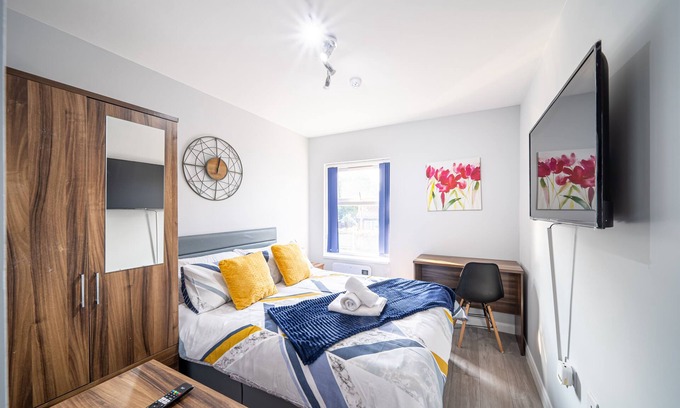St Helens House | Private Ensuite Room Shared Kitchen St Helen B3
