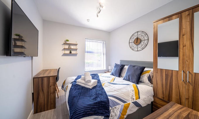 St Helens House | Private Ensuite Room Shared Kitchen St Helen B4