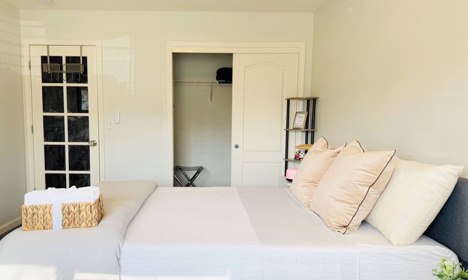 Raisin House | Private Entrance 1BR with a private Bath