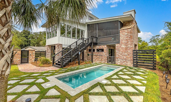 Saint Simons Heights House | Private Escape | Heated Pool | Covered Outdoor Area w/TV | Game Area | Family Friendly